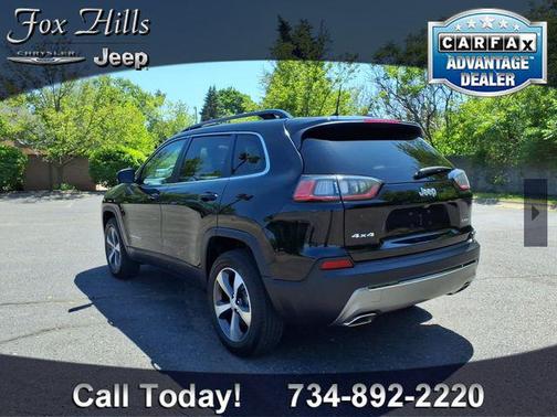 Diamond Black Crystal Pearlcoat 2022 Jeep Cherokee Limited