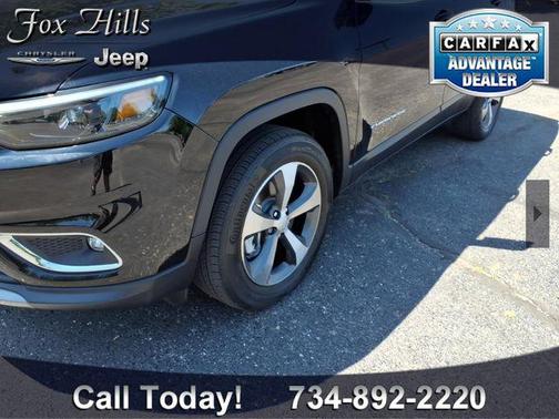 Diamond Black Crystal Pearlcoat 2022 Jeep Cherokee Limited