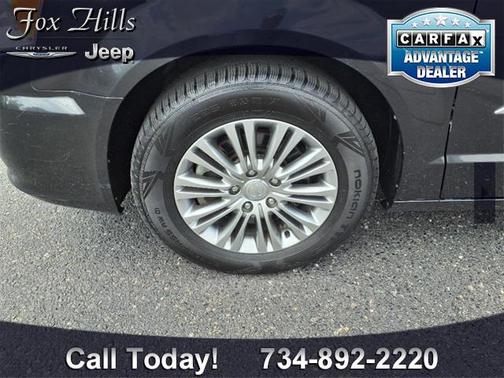 2014 Chrysler Town & Country Touring-L