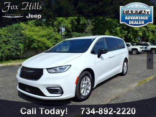 Bright White Clearcoat 2026 Chrysler Pacifica L