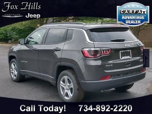 Crystal Metallic 2023 Jeep Compass Latitude