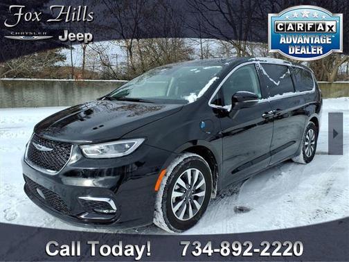 2024 Chrysler Pacifica Hybrid Select