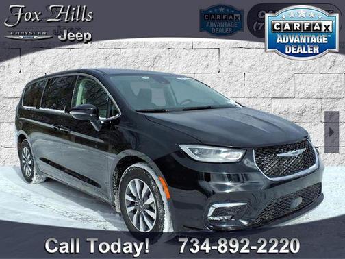 2024 Chrysler Pacifica Hybrid Select