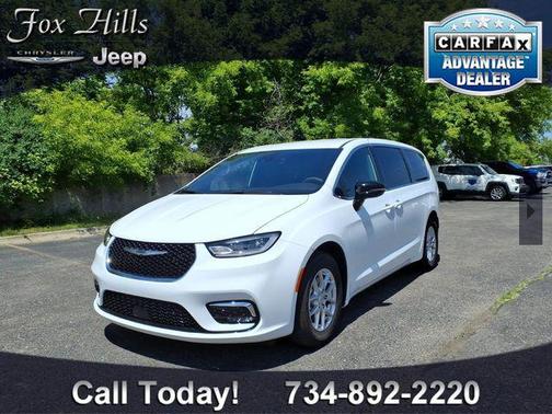 Bright White Clearcoat 2026 Chrysler Pacifica L