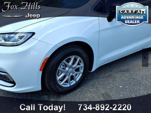 Bright White Clearcoat 2026 Chrysler Pacifica L