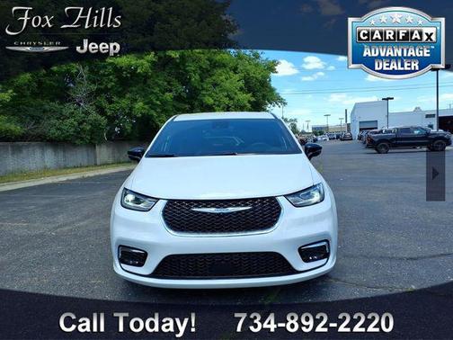 Bright White Clearcoat 2026 Chrysler Pacifica L