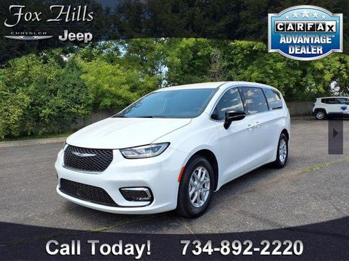 Bright White Clearcoat 2026 Chrysler Pacifica L