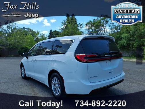 Bright White Clearcoat 2026 Chrysler Pacifica L