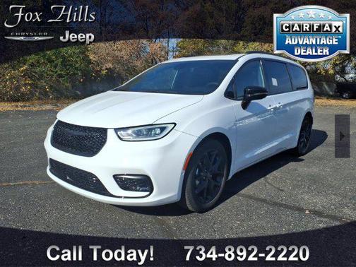 Bright White Clearcoat 2025 Chrysler Pacifica Limited