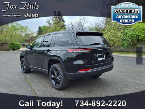 Diamond Black Crystal Pearlcoat 2026 Jeep Grand Cherokee Limited