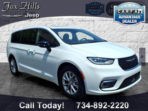Bright White Clearcoat 2026 Chrysler Pacifica Limited