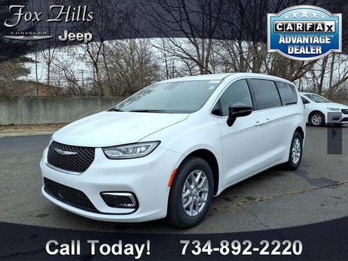 Bright White Clearcoat 2026 Chrysler Pacifica L