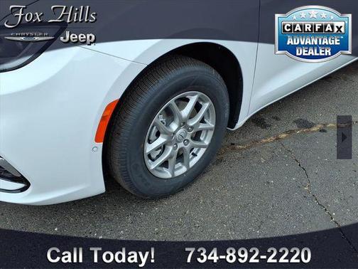 Bright White Clearcoat 2026 Chrysler Pacifica L