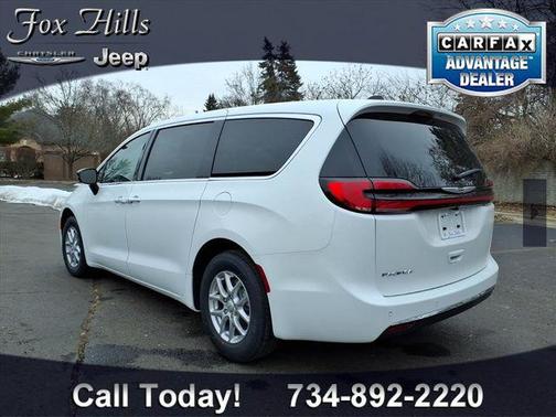 Bright White Clearcoat 2026 Chrysler Pacifica L