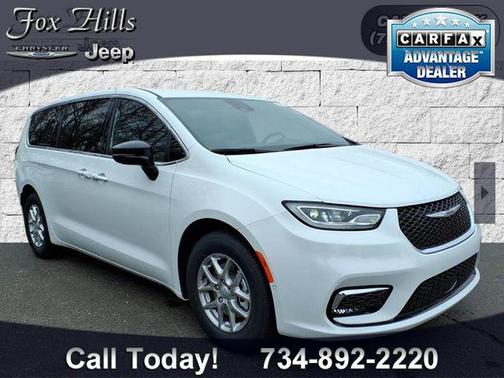 Bright White Clearcoat 2026 Chrysler Pacifica L