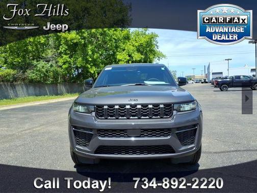 Baltic Gray Metallic Clearcoat 2026 Jeep Grand Cherokee Altitude