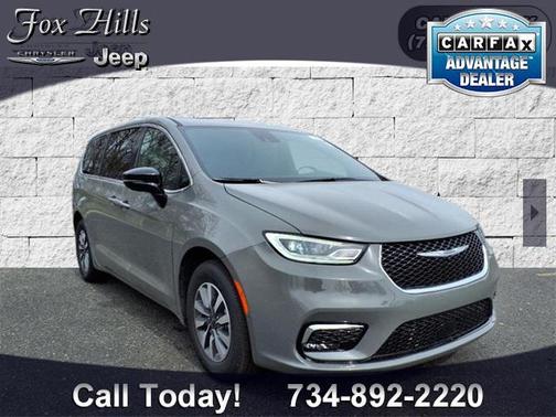 2025 Chrysler Pacifica Hybrid Select