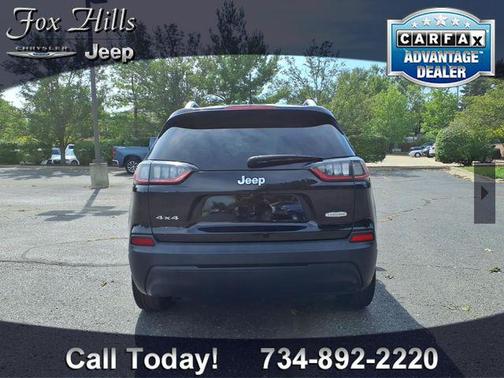 Diamond Black Crystal Pearlcoat 2019 Jeep Cherokee Latitude