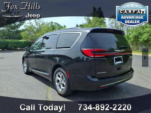 Brilliant Black Crystal Pearlcoat 2023 Chrysler Pacifica Limited