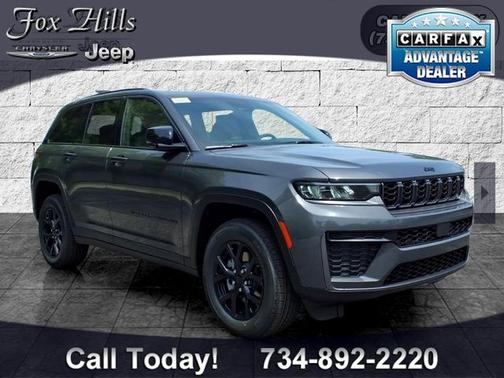 Baltic Gray Metallic Clearcoat 2026 Jeep Grand Cherokee Laredo Altitude