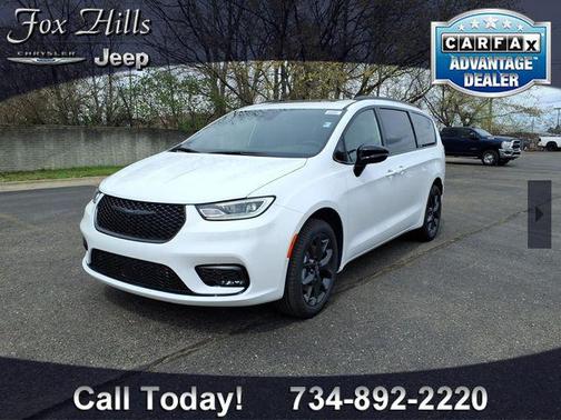 Bright White Clearcoat 2026 Chrysler Pacifica Limited