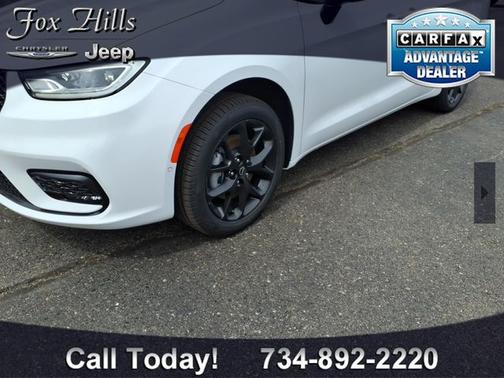 Bright White Clearcoat 2026 Chrysler Pacifica Limited