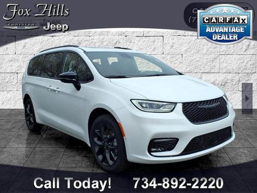 Bright White Clearcoat 2026 Chrysler Pacifica Limited