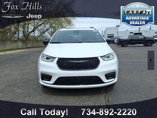 Bright White Clearcoat 2026 Chrysler Pacifica Limited