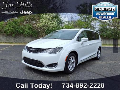 2017 Chrysler Pacifica Touring-L