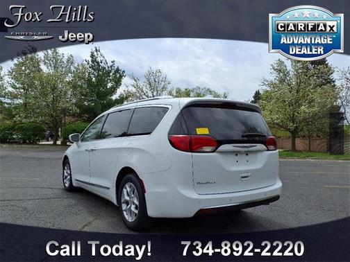 2017 Chrysler Pacifica Touring-L