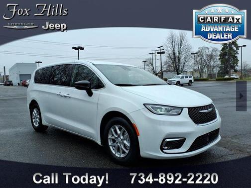 Bright White Clearcoat 2026 Chrysler Pacifica L