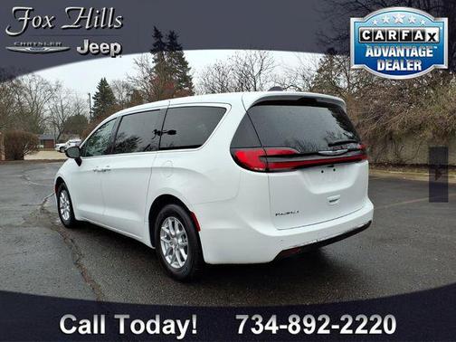 Bright White Clearcoat 2026 Chrysler Pacifica L
