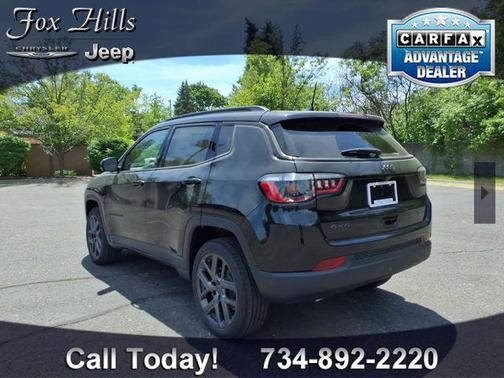 Diamond Black Crystal Pearlcoat 2026 Jeep Compass Limited