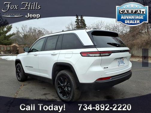 Bright White Clearcoat 2026 Jeep Grand Cherokee Altitude