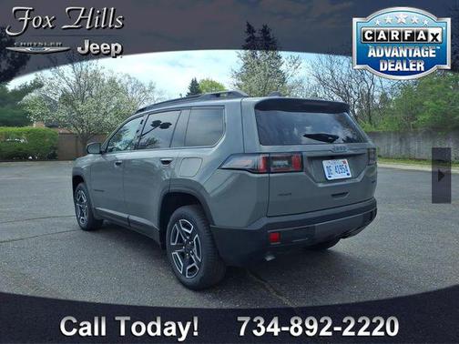 Sting-Gray Clearcoat 2026 Jeep Cherokee Laredo 4x4