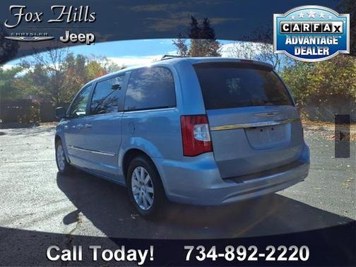 2016 Chrysler Town & Country Touring