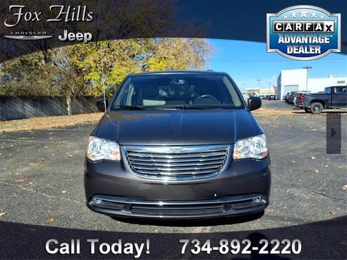 2016 Chrysler Town & Country Touring