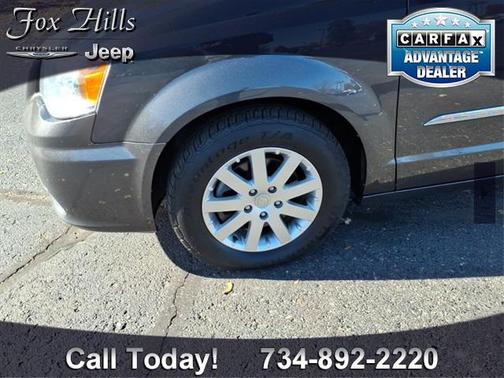 2016 Chrysler Town & Country Touring