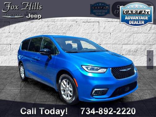 Blue Pearl 2026 Chrysler Pacifica Select