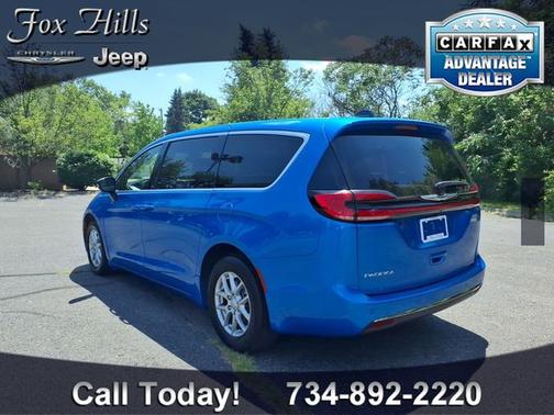 Blue Pearl 2026 Chrysler Pacifica Select
