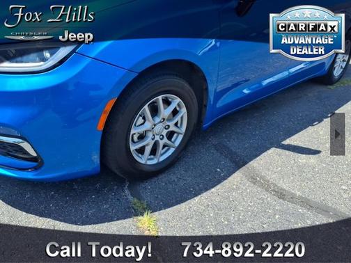 Blue Pearl 2026 Chrysler Pacifica Select