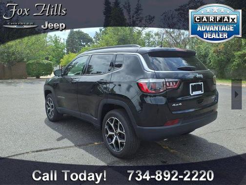 Diamond Black Crystal Pearlcoat 2026 Jeep Compass Limited