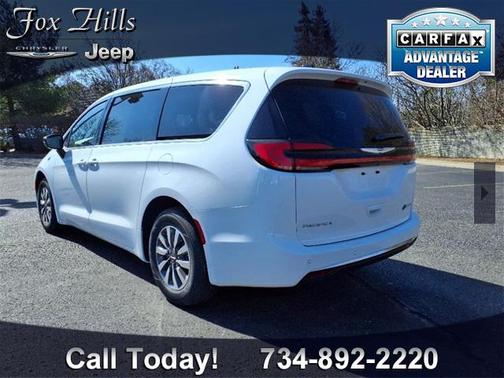 2025 Chrysler Pacifica Hybrid Select
