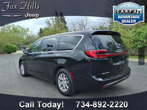 Diamond Black Crystal Pearlcoat 2026 Chrysler Pacifica L