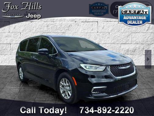 Diamond Black Crystal Pearlcoat 2026 Chrysler Pacifica L