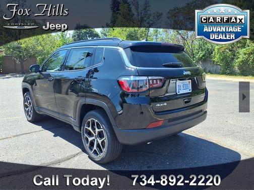 Diamond Black Crystal Pearlcoat 2026 Jeep Compass Limited