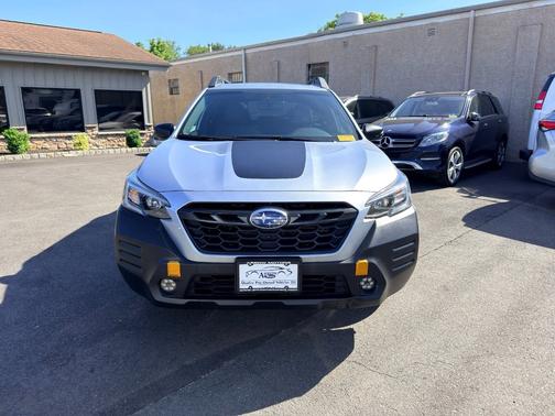 Ice Silver Metallic 2022 Subaru Outback Wilderness CVT