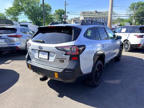 Ice Silver Metallic 2022 Subaru Outback Wilderness CVT