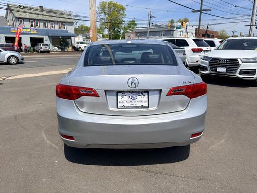 Silver Moon Metallic 2013 Acura ILX 4dr Sdn 2.0L Tech Pkg
