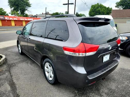 2013 Toyota Sienna LE